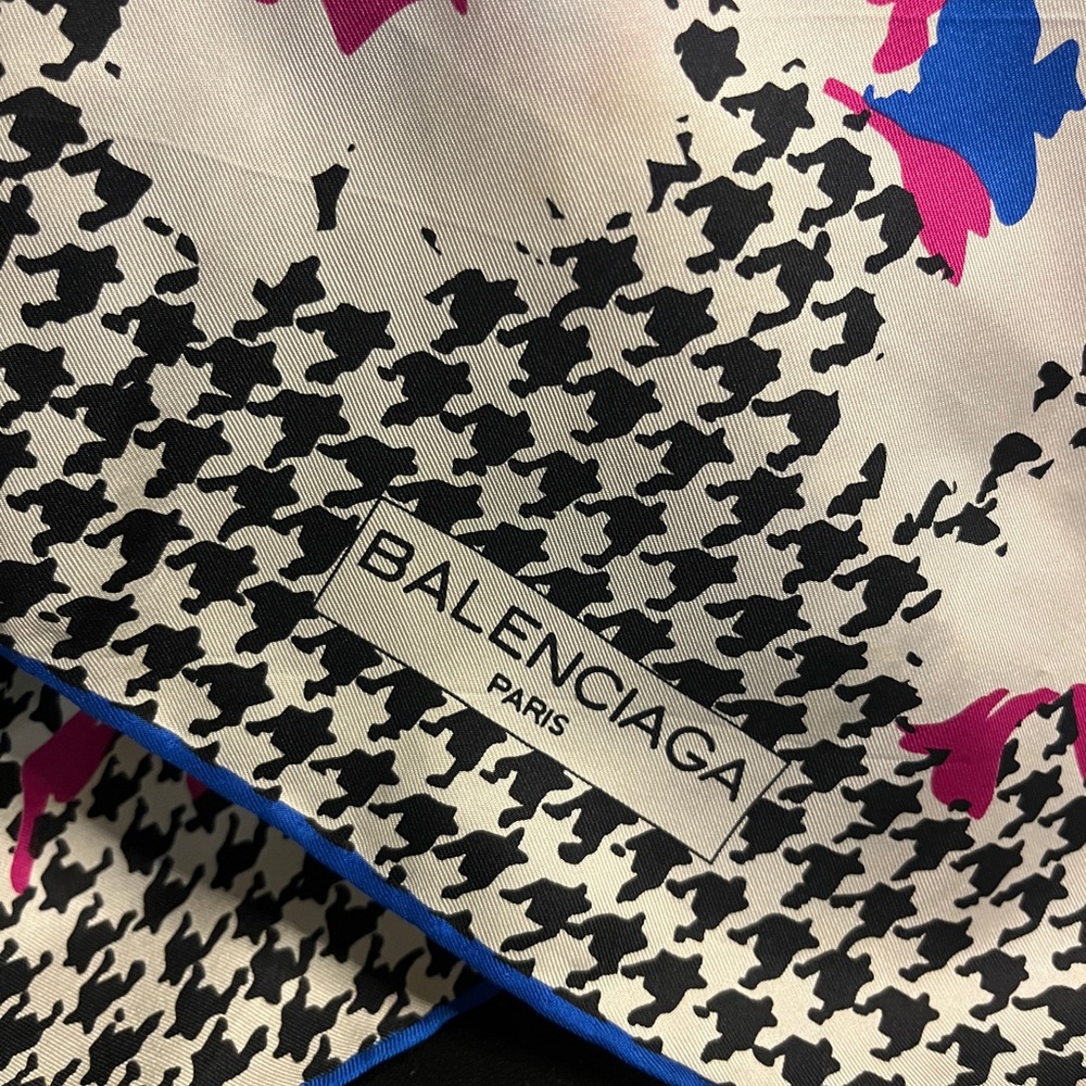 Balenciaga Blue and Pink Floral houndstooth Scarf, 100% silk - Picture 2 of 7